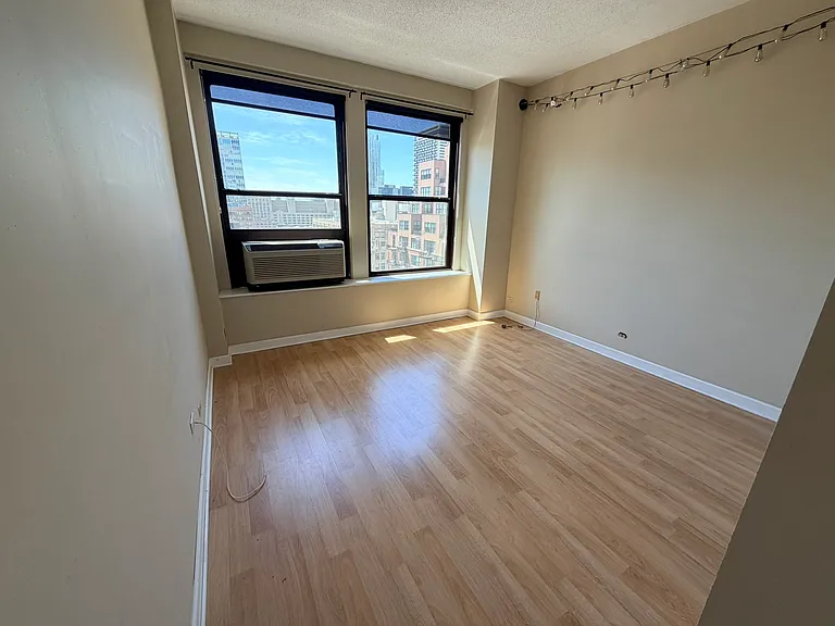600 S Dearborn St #1303 — Photo 12