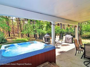 9 Bakoua Ct, Toms River, NJ 08757