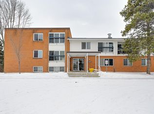 Cedarbrae Gardens, Edmonton, AB T6J 0T9