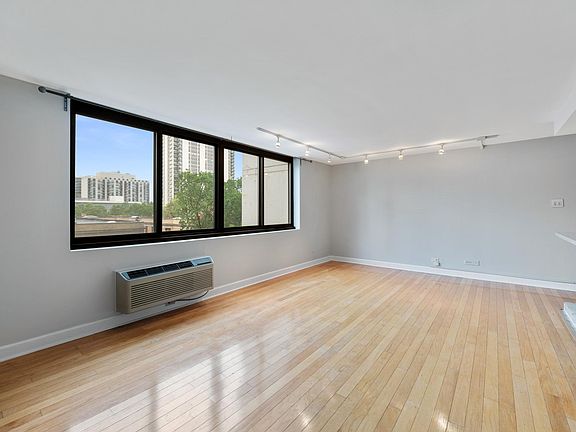 2nd image of 1221 N Dearborn Pkwy #410S