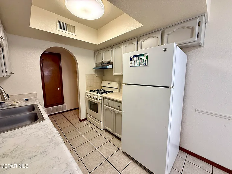 764 Colchester Dr — Photo 9