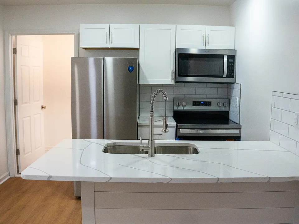 208 Fayette St #4