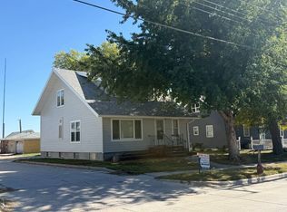 404 S 1st St, Parkston, SD 57366