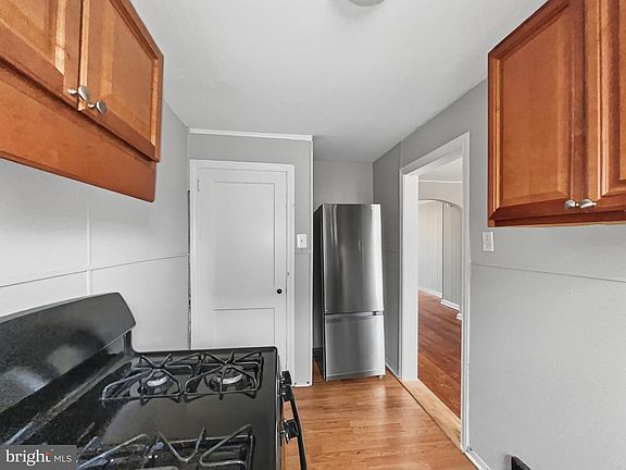5th image of 920 Butler St