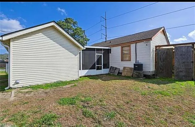 2420 Fenelon St — Photo 16