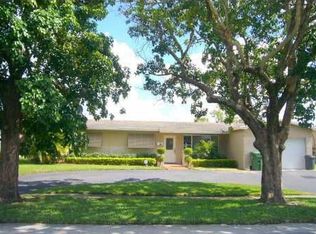 8520 NW 24th Ct, Pembroke Pines, FL 33024