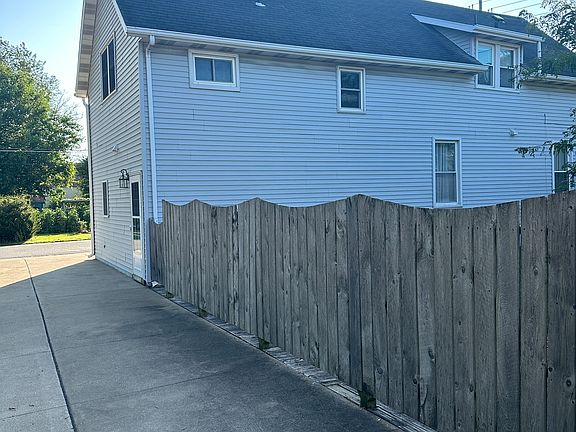 3rd image of 1938 W 21st St #1/2
