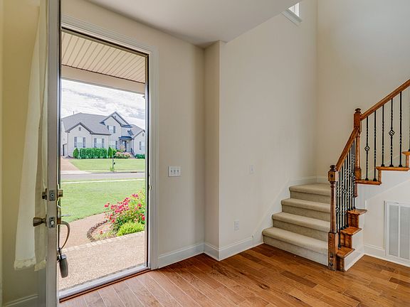 5th image of 1082 Lillian Ln