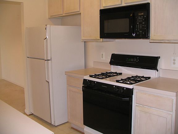 3rd image of 6585 Grange Ln