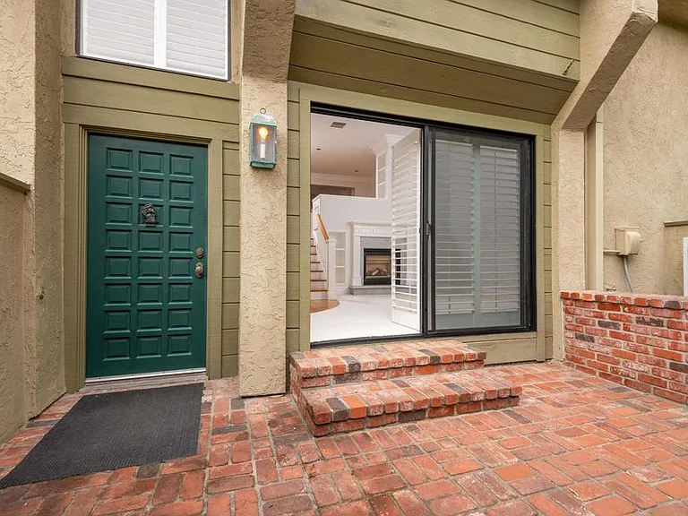 3294 Caminito Eastbluff — Photo 2