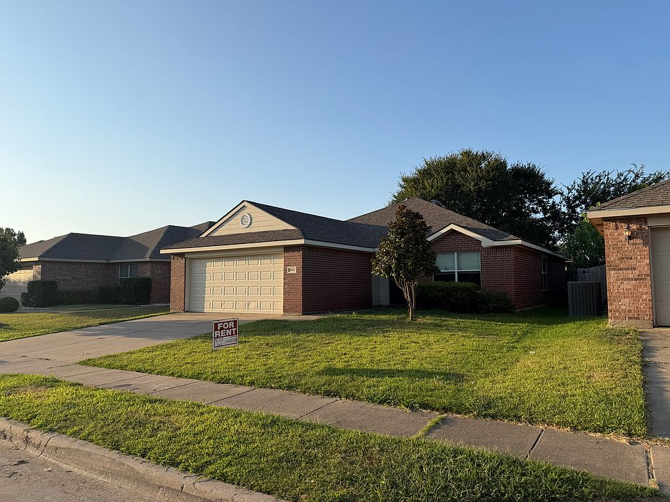 1st image of 4860 Trail Hollow Dr