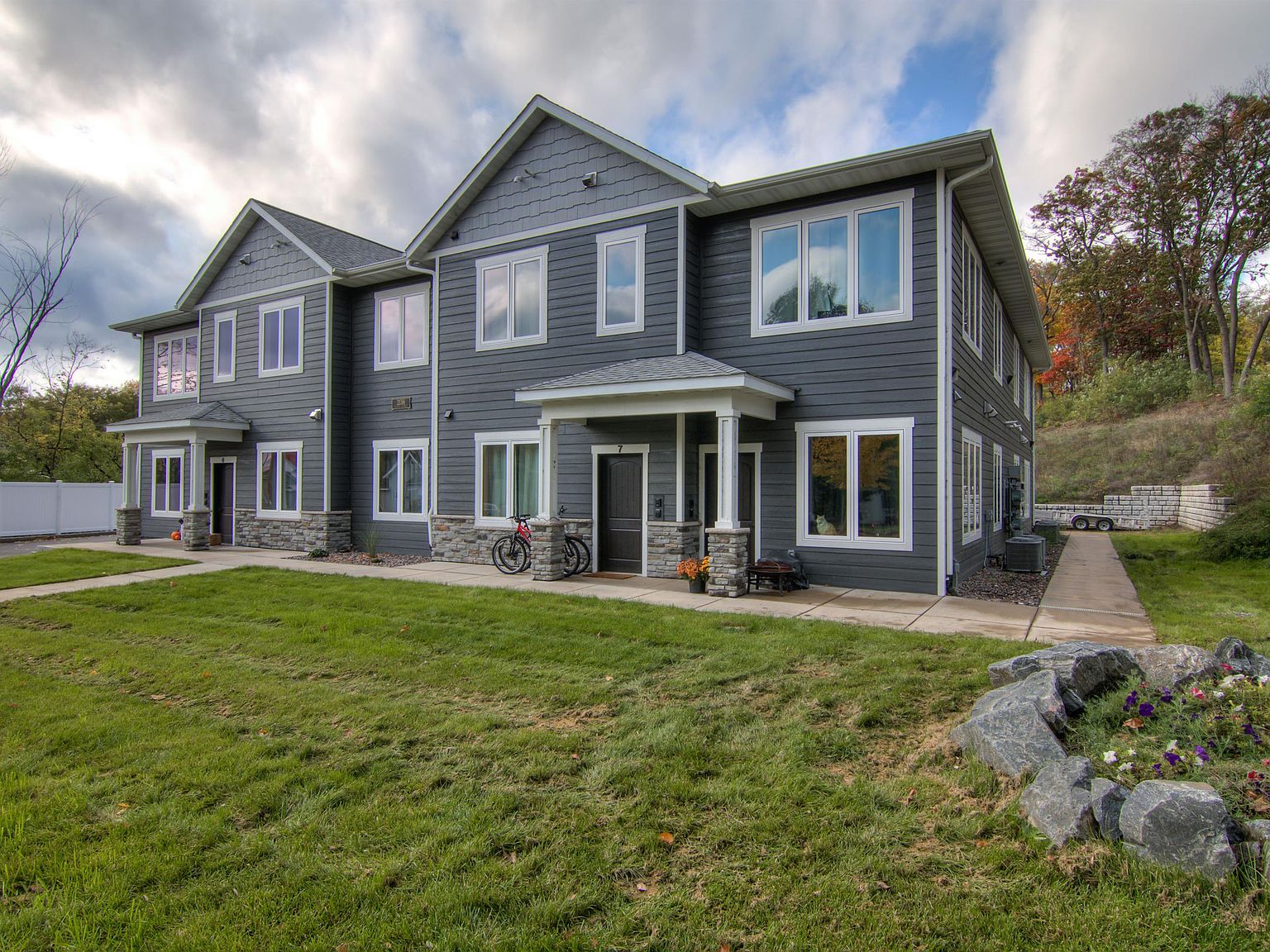 2136 4th St, Eau Claire, WI 54703 Zillow