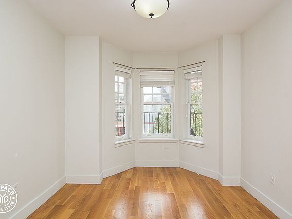 3rd image of 64 Saint James Pl APT 2BR