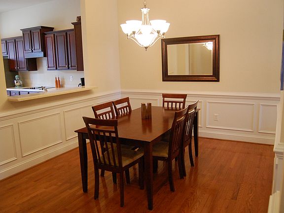 3rd image of 1745 W Cary St
