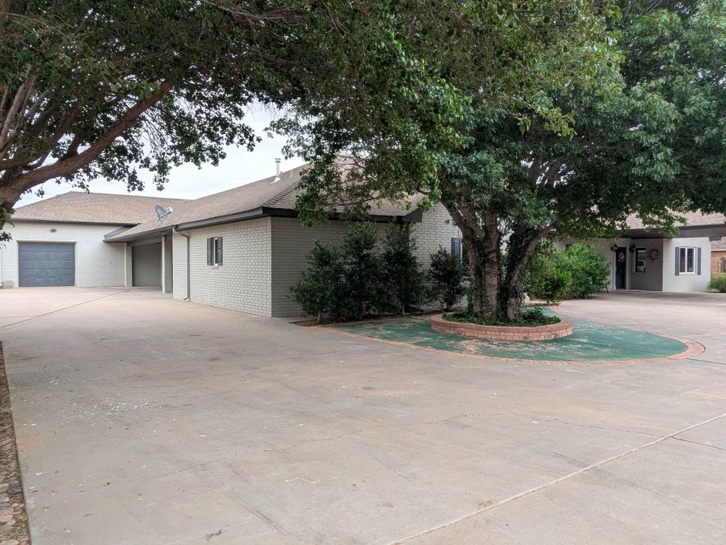 1718 W 9th St, Friona, TX - View 4