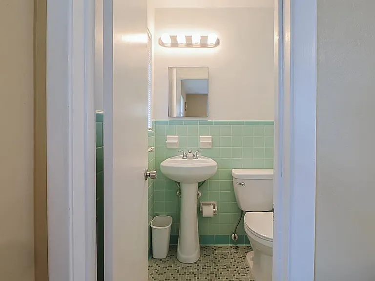 10 Barcelona Ave — Photo 19