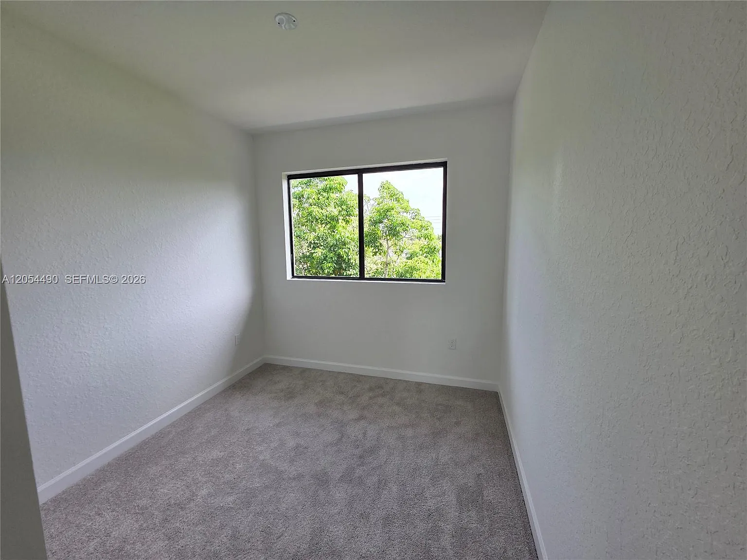 4 bed, 1600 sqft, $3,000 — Photo 2