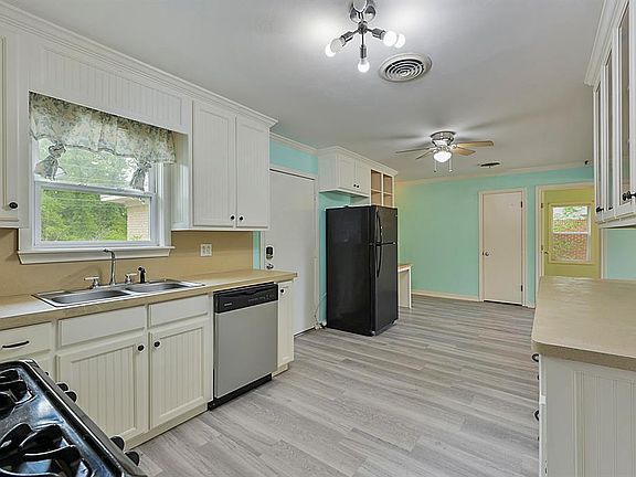 4th image of 2609 Wayside Dr