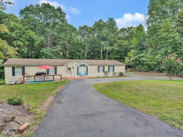 107 Indian Rose Rd, Vinton, VA 24179
