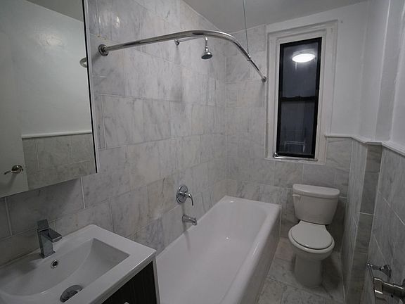 4th image of 3034 Kingsbridge Ave APT 2ES