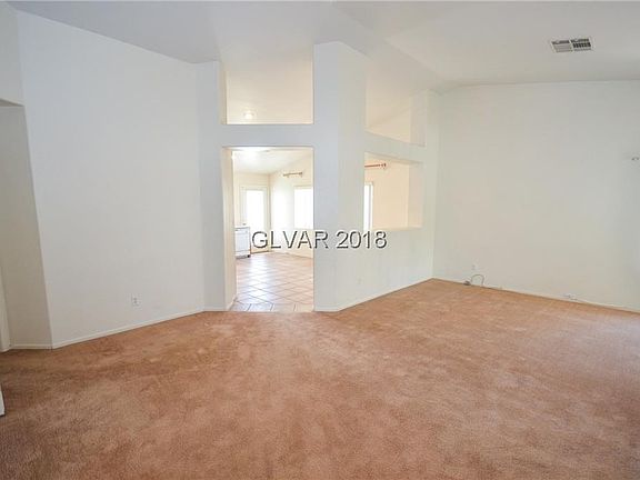 5th image of 992 Menands Ave
