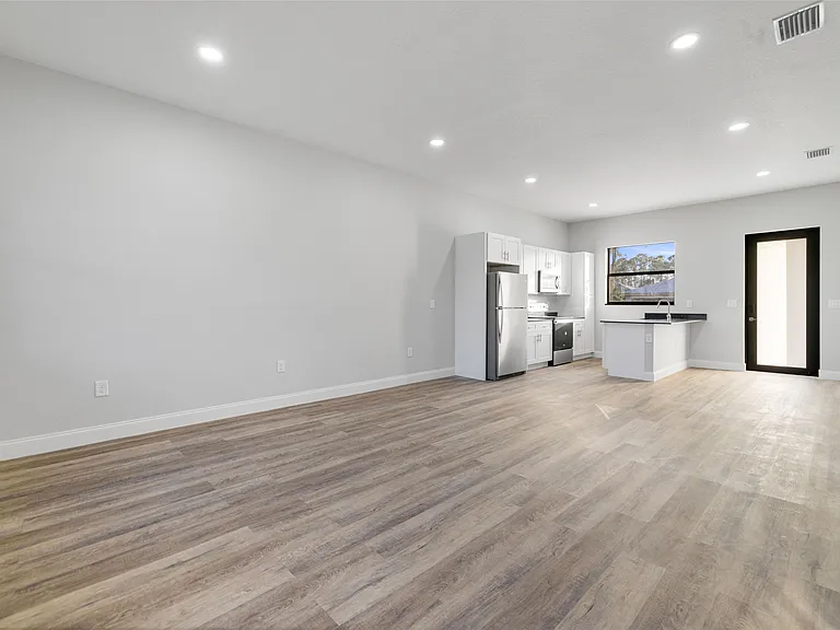 4634 30th St SW — Photo 9
