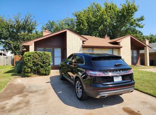517 Gibbins Ct, Arlington, TX 76011