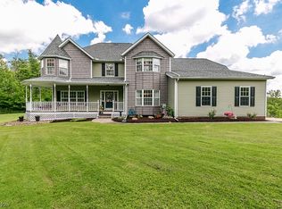 12180 Quail Woods Dr, Chardon, OH 44024