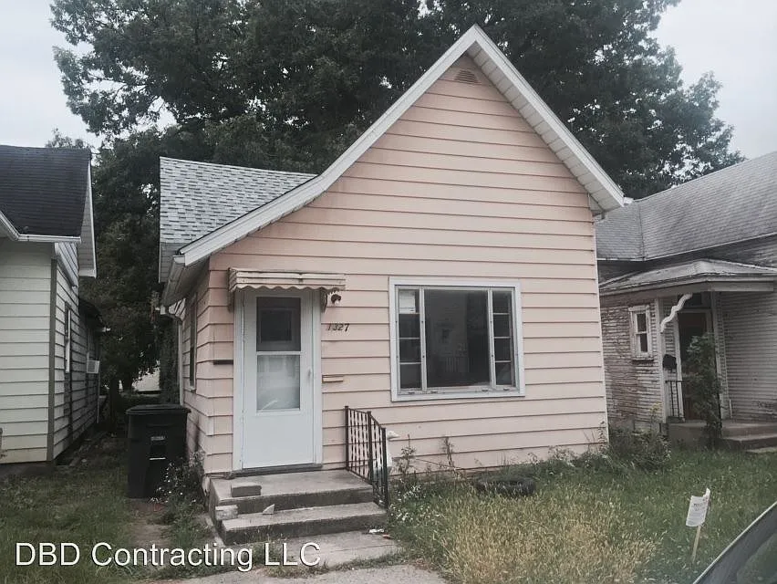 1327 Michigan Ave photo 1