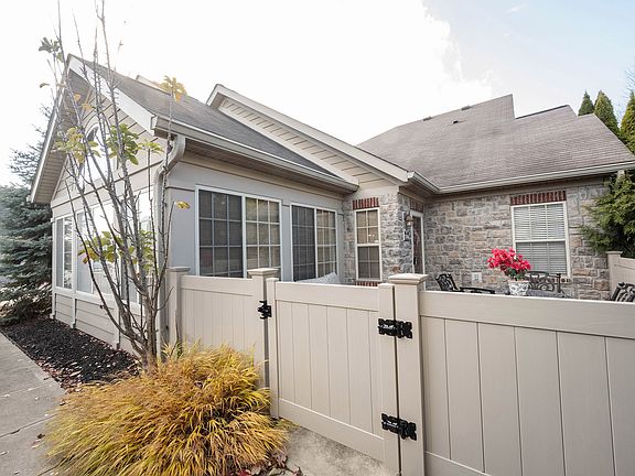 3rd image of 13884 Rue Royale Ln