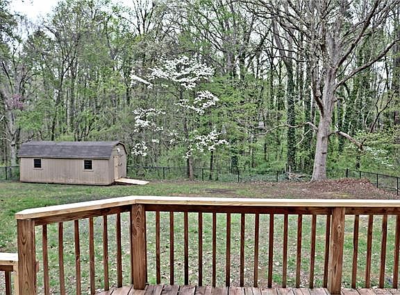 5th image of 308 N Milford Dr