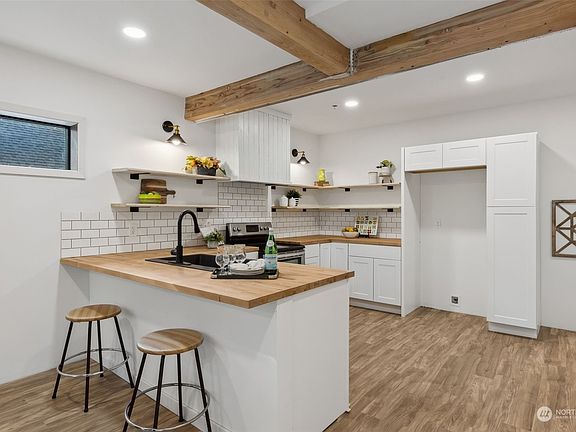 4th image of 1514 SE 5th Avenue