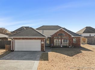 1524 Persimmon Ln, Ardmore, OK 73401