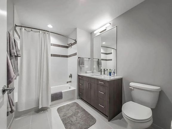 2nd image of 1210 N Clark St #406