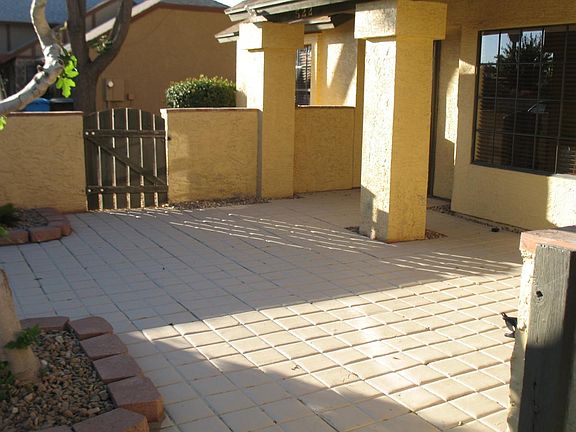 2nd image of 522 E Rockwood Dr