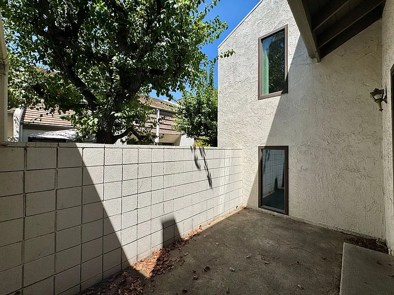 594 W Huntington Dr #C — Photo 7