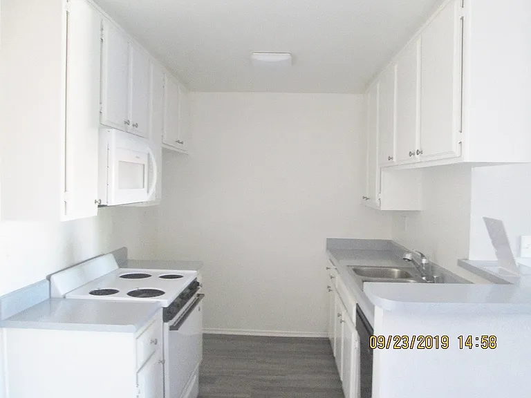 Lido Apartments - 3745 Glendon Ave — Photo 14