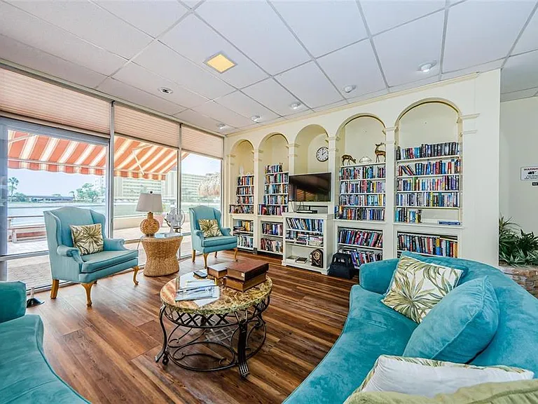 4700 Cove Cir #107 — Photo 48