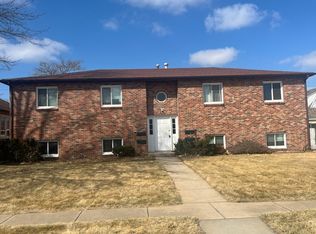 808 W 1st St APT 2, Grand Island, NE 68801