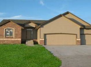 668 E Sprucewood, Valley Center, KS 67147