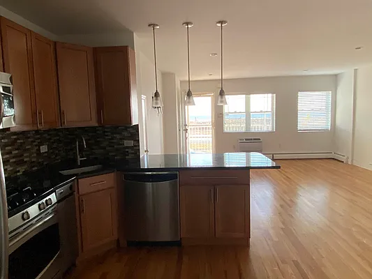 Sold by Robin Shapiro, LREB | media 3