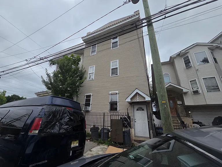 453 S 18th St #3B — Photo 1