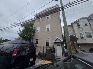 453 S 18th St #3B, Newark, NJ 07103