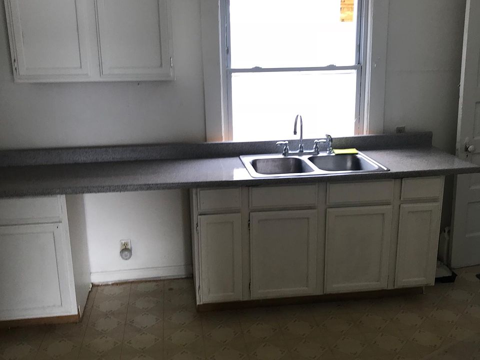 2nd image of 1922 2nd St SW