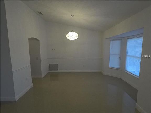 3rd image of 1187 Wycliffe St