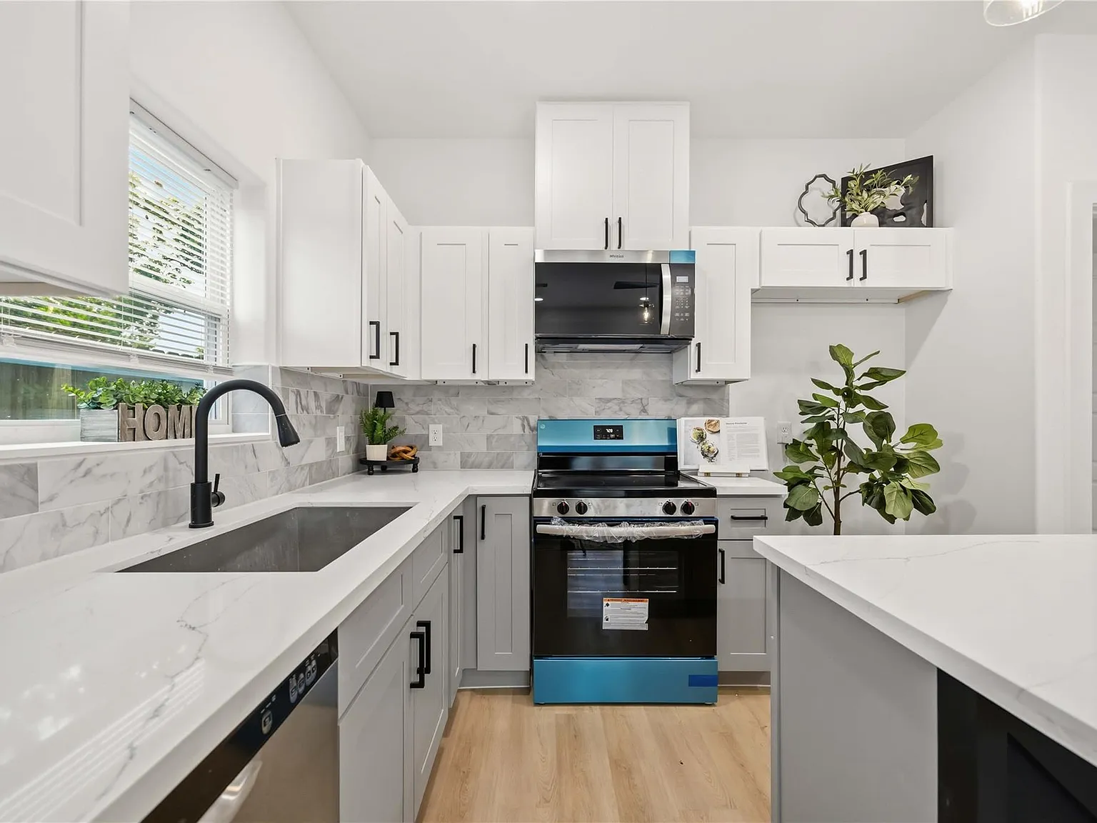 3 bed, 2.5 bath, 2425 sqft, $1,690 — Photo 4