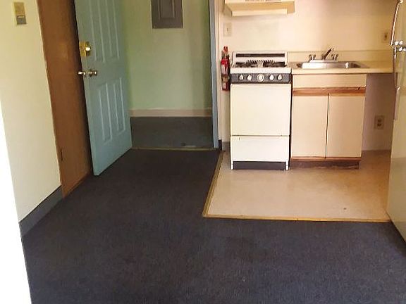 3rd image of 516 E 6th St APT 205