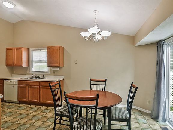 3rd image of 5999 Durrington Dr