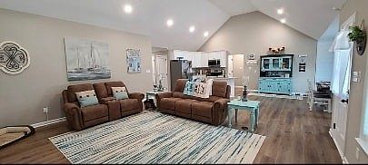 3rd image of 3012 Cambridge Ct