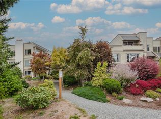 2250 Manor Pl #306, Comox, BC V9M 1C5